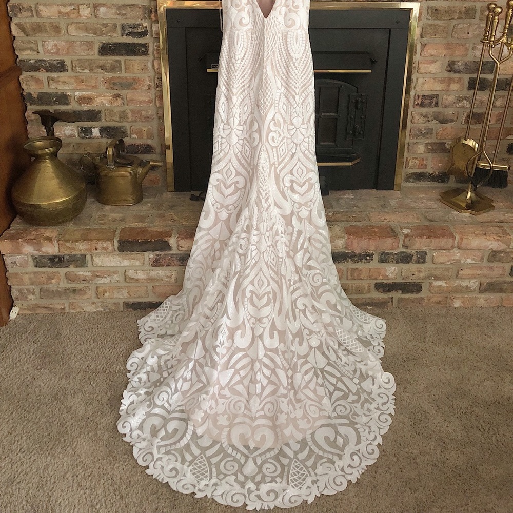 *NEVER WORN* Bridal Gown, Wedding dress - Picture 5 of 8